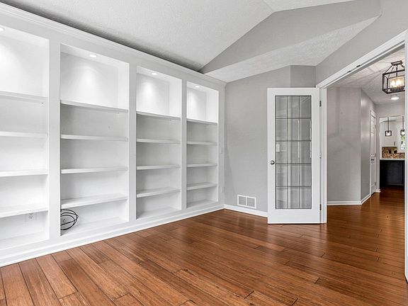 5th image of 4384 Cordova Dr