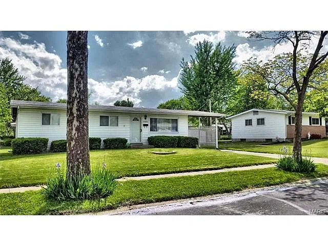 2300 Dove Dr photo 1