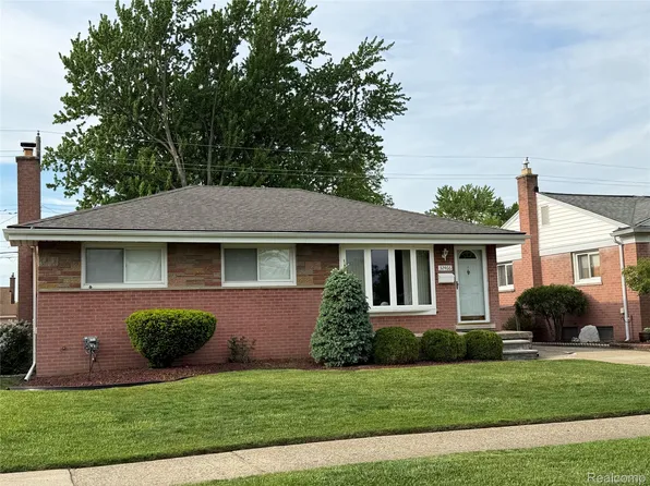 32466 Avondale St, Westland, MI 48186