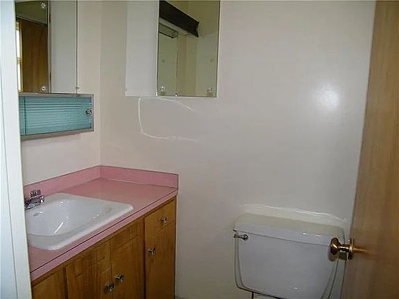 1/2 bath in master bedroom 