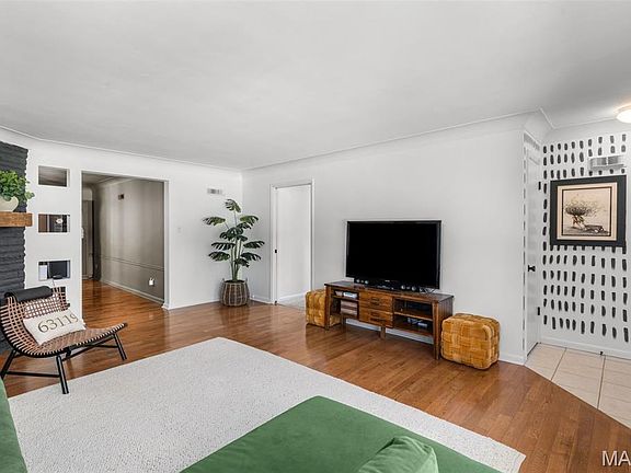 3rd image of 28 Villawood Ln