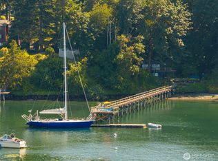 5854 Packard Ln NE, Bainbridge Island, WA 98110
