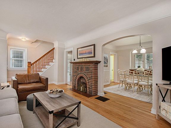 5th image of 835 N Ottillia St SE