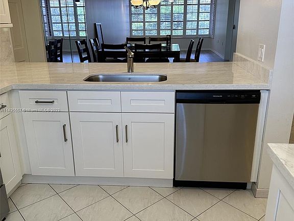 2nd image of 1709 Whitehall Dr APT 402