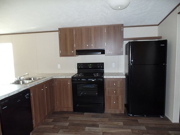 3rd image of 426 Bayhead Dr