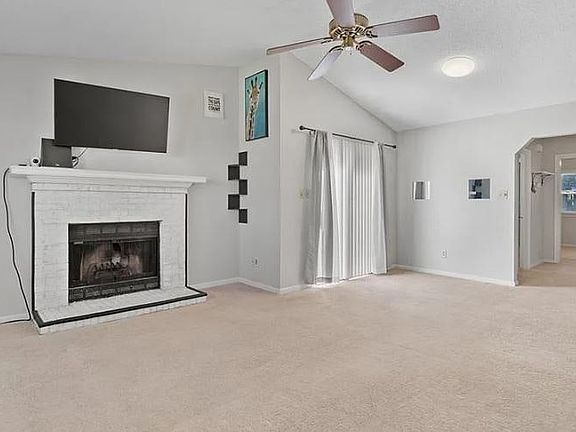 3rd image of 3885 Topaz Ln