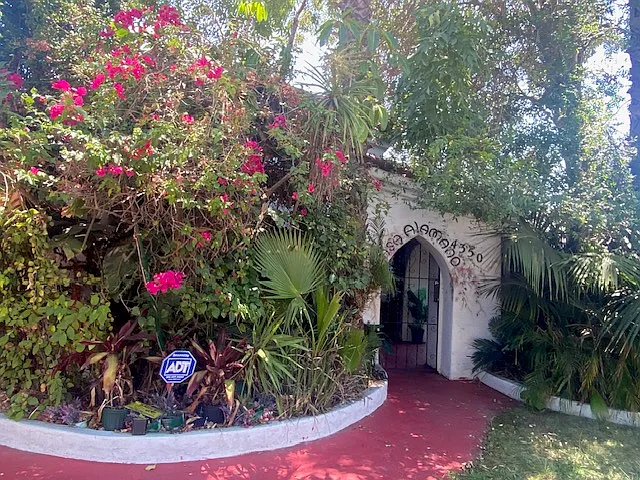 4350 York Blvd — Photo 1