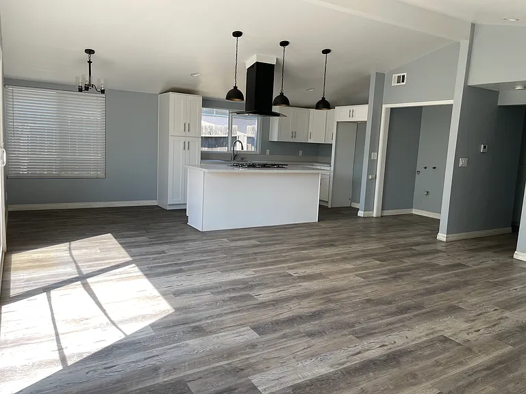 510 W Woodcrest Ave #1 — Photo 2
