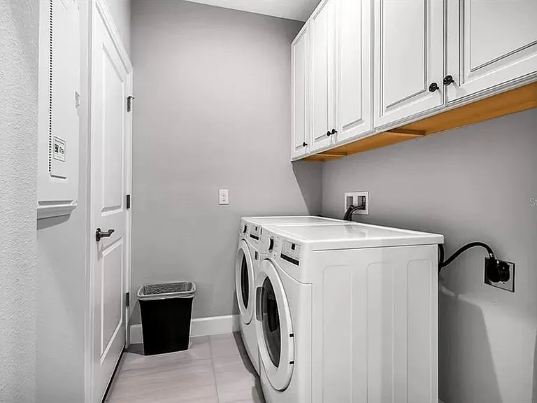 5569 Cannes Cir — Photo 8