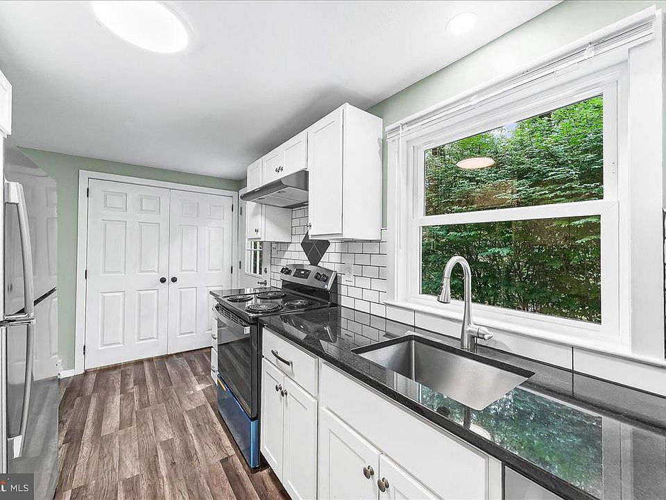 1st image of 436 Spackman Ln