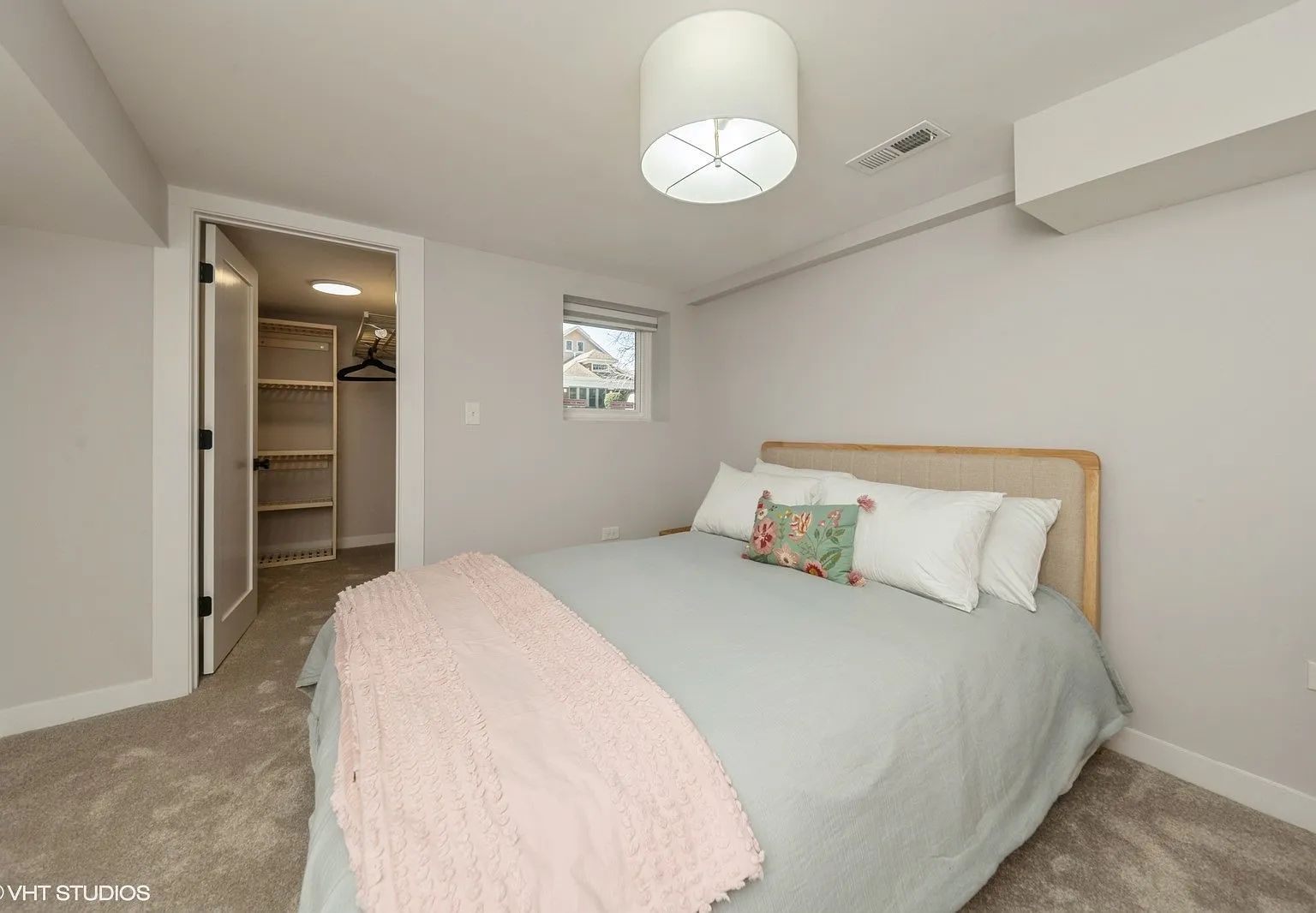 5003 Hamlin — Photo 3