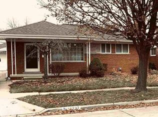 15737 Chestnut St, Roseville, MI 48066
