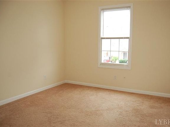 5th image of 1810 Broadway St Unit 212