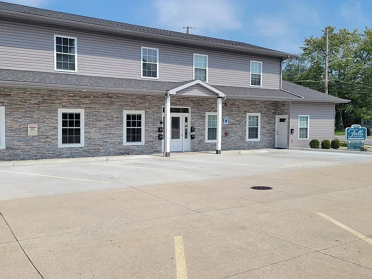 Door Side Parking. Only 7 Units in the Apartment Building. 3 units upstairs and 4 on ground level. Just 3 1/2 years old. Still like New! Excellent Location.