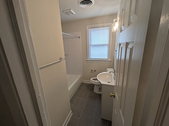 3rd image of 5205 Fitzhugh Ave