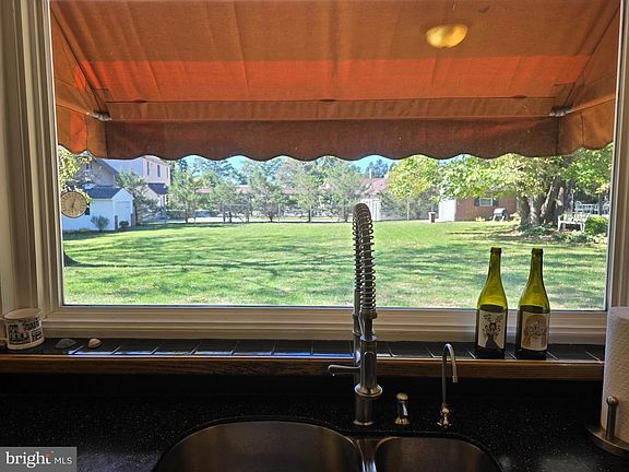 3rd image of 1906 Colonial Rd