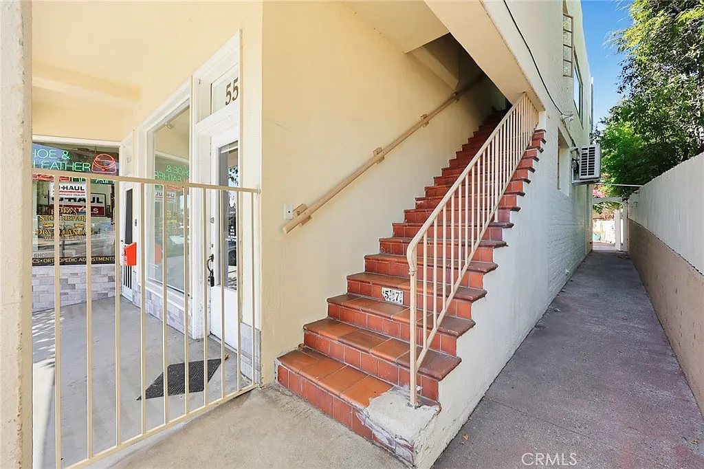 2 bed, 900 sqft, $2,725 — Photo 4