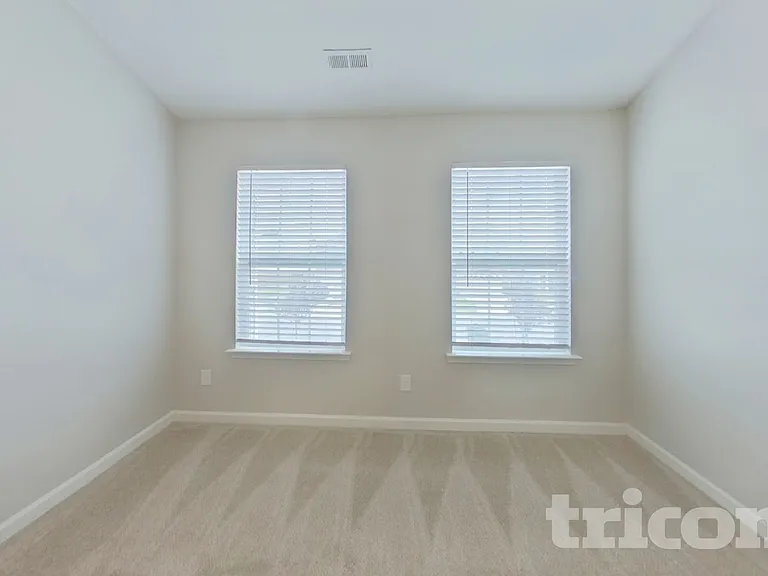 2653 McIntosh St — Photo 8