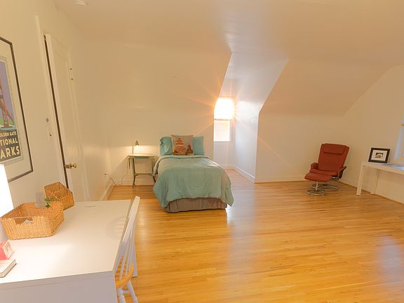 2nd image of 221 Platt St