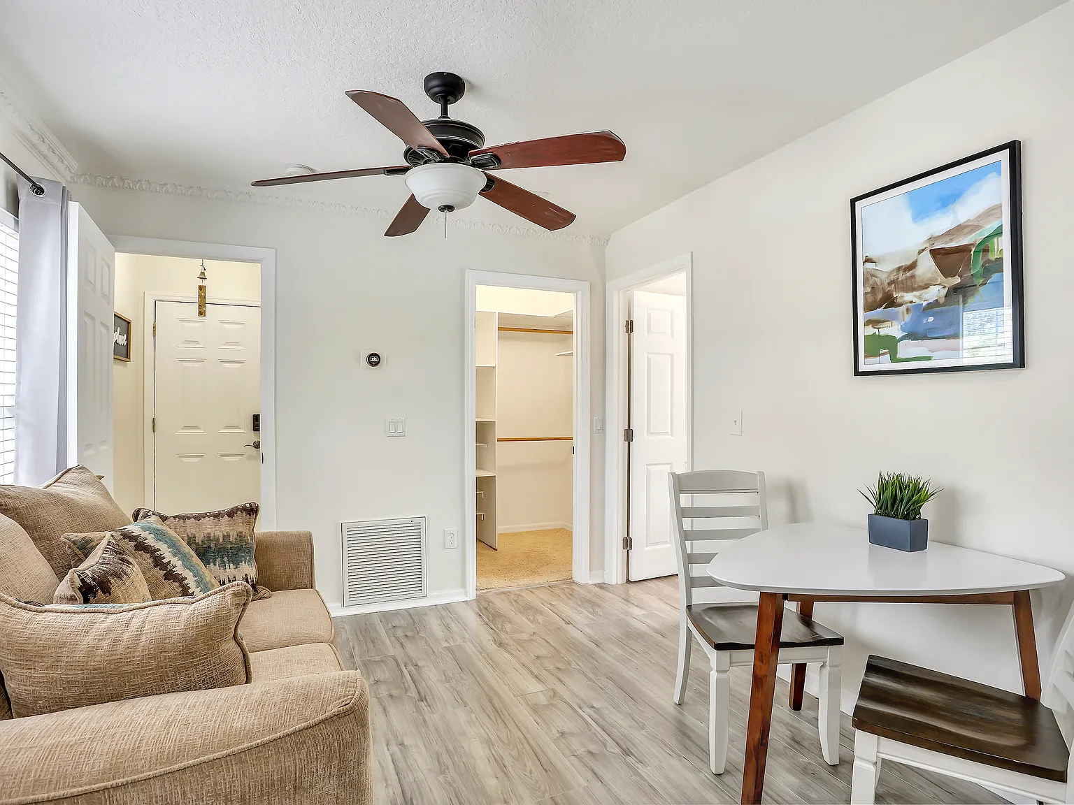 1 bed, 464 sqft, $2,100 — Photo 2