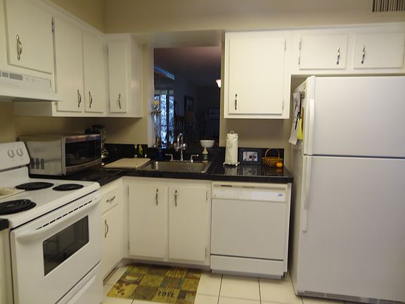 kitchen w/pass through