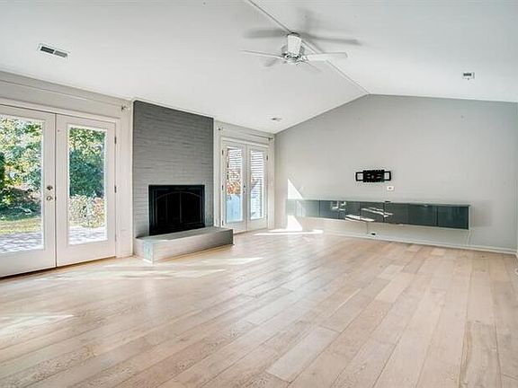 2nd image of 1001 Richard Barry Dr