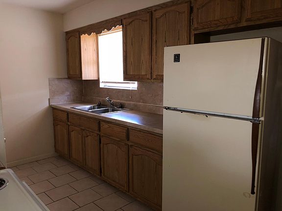 3rd image of 1213 Upas Ave