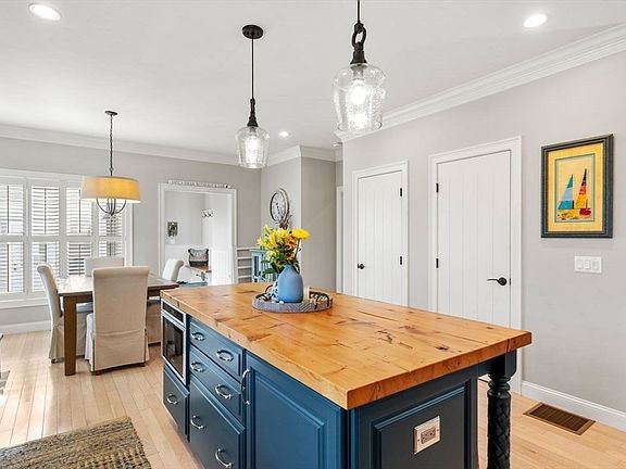 5th image of 7 Bethpage Ln
