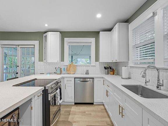 3rd image of 2916 APACHE Avenue