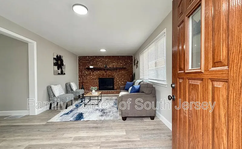 1 bed, 1.0 bath, 732 sqft, $2,000 — Photo 2
