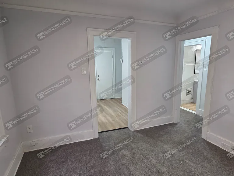 2498 Glendale St — Photo 8