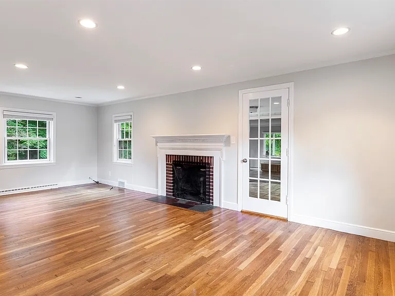 216 Claybrook Rd — Photo 6