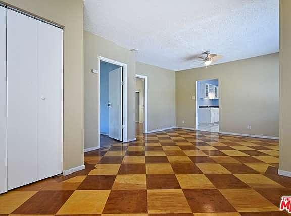 5th image of 377 Douglas St