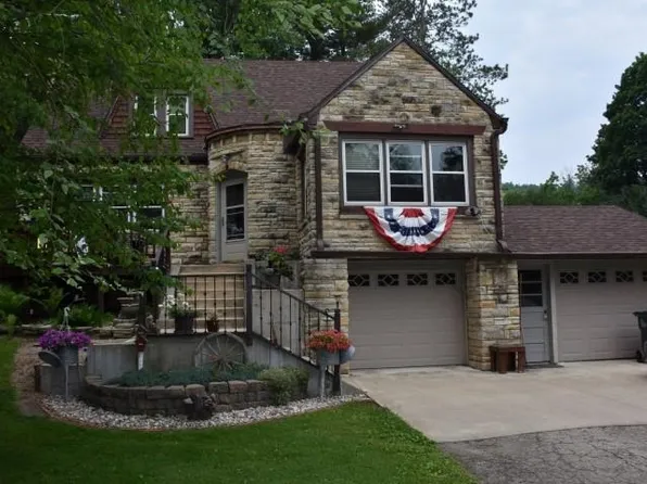 1950 Allison Park Dr, Richland Center, WI 53581
