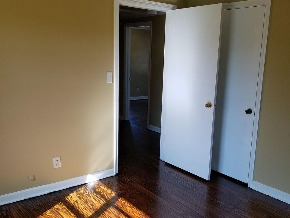 2nd image of 1204 W Victory Dr #D