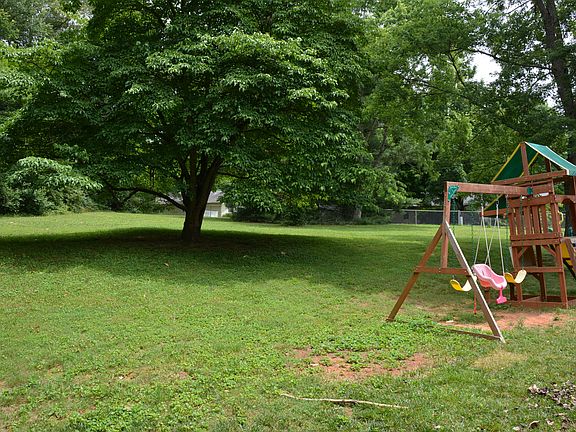 4th image of 8213 Hunterhill Dr