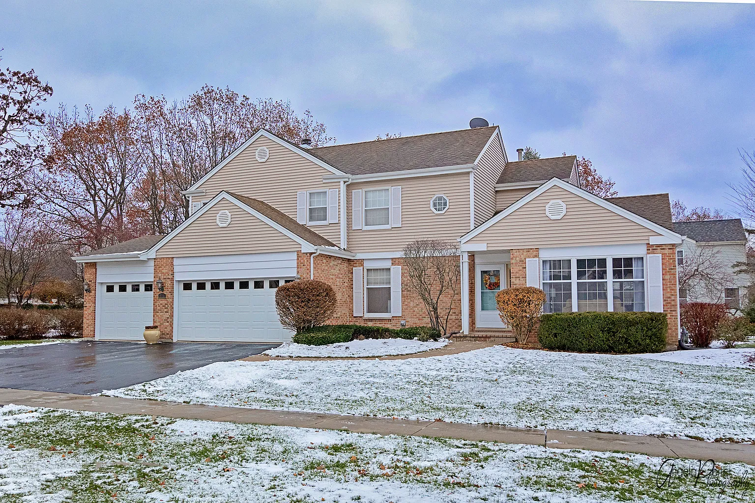 816 Interlaken Dr photo 1