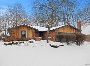 22208 Wingate Ct, Farmington Hills, MI 48335