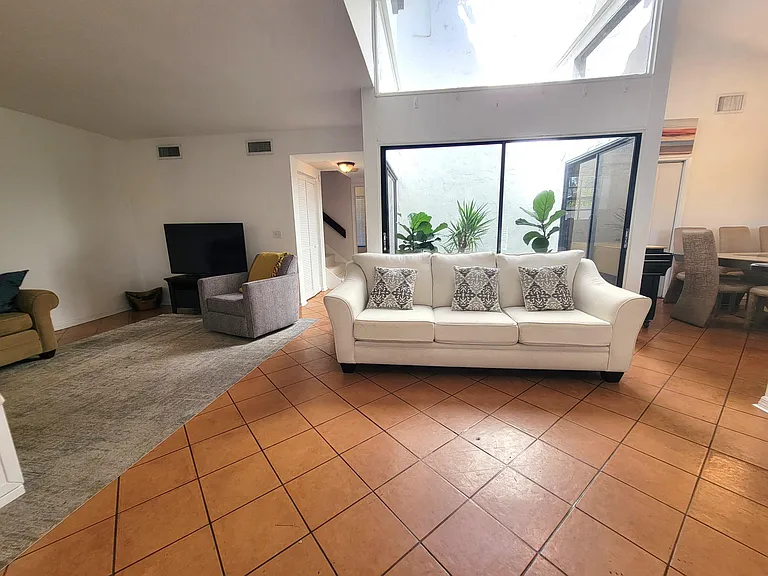 13465 Fountain View Blvd — Photo 10