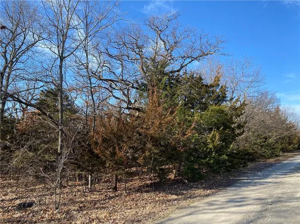 6 W Ridgewood Cir, Linn Valley, KS 66040