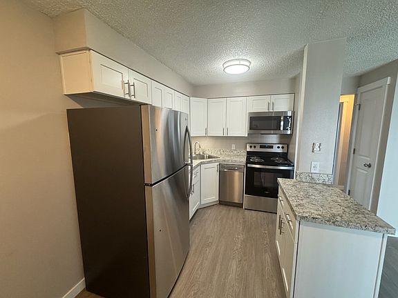 3rd image of 2620 Alderwood Ave