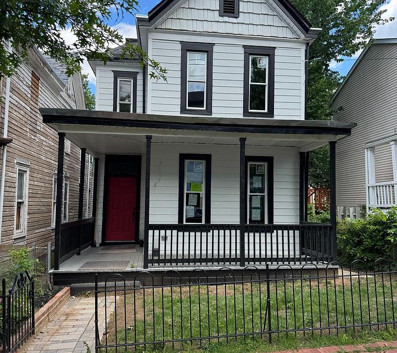 1st image of 1358 Valley Pl SE
