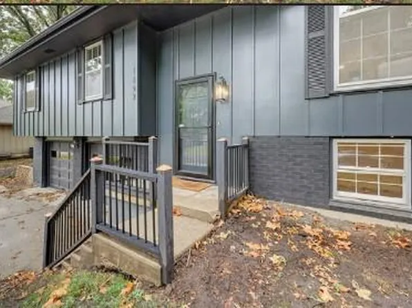 1209 SE Brookwood St, Lees Summit, MO 64063