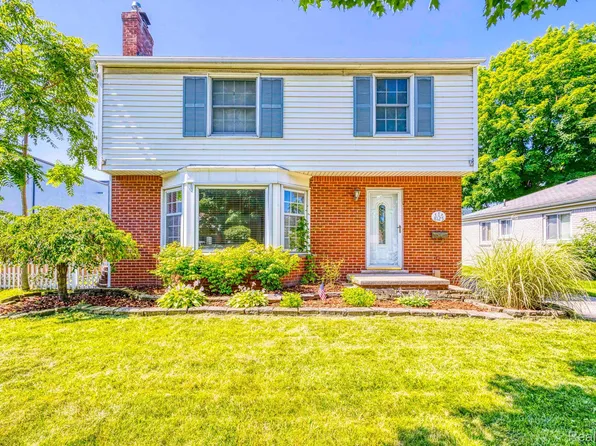 8125 Mackay Ct, Utica, MI 48317