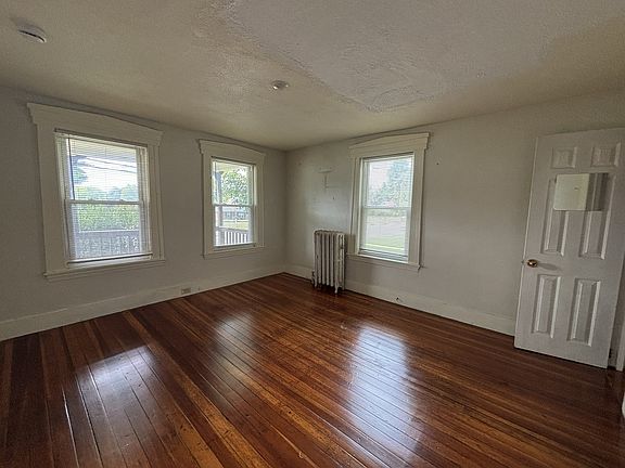 5th image of 69 Meadow St