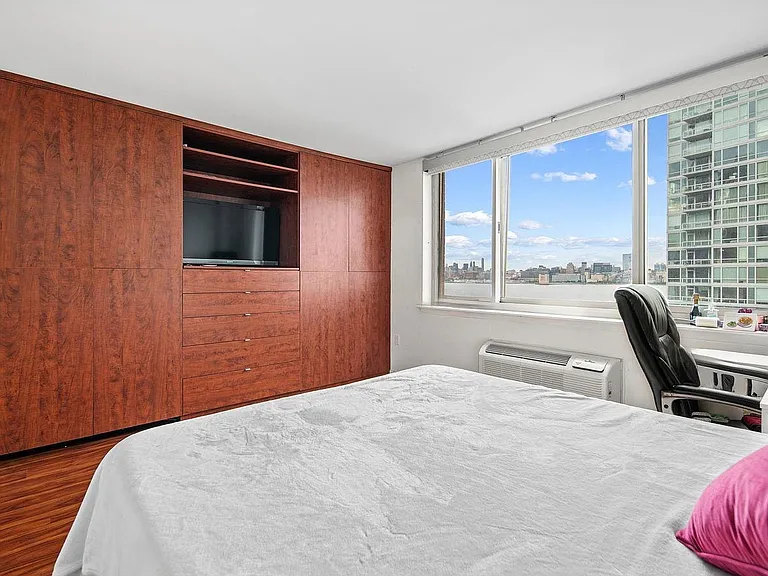 20 2nd St #909 — Photo 9