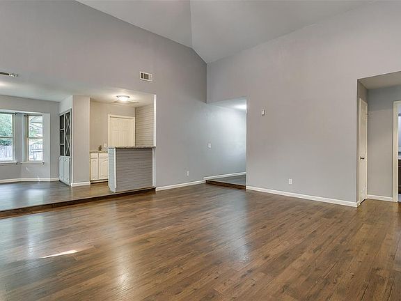 3rd image of 1309 Brookfield Ln