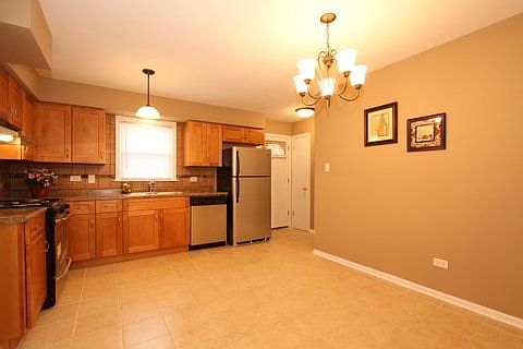 3rd image of 8731 S Talman Ave