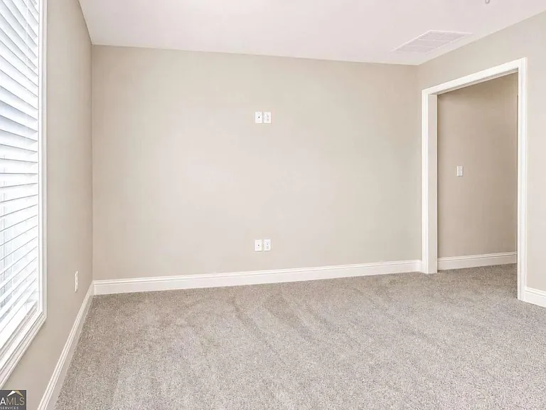 411 Madison Ave — Photo 18