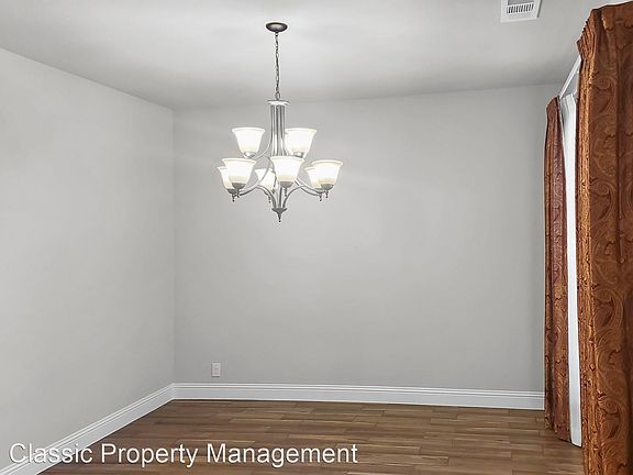 5th image of 955 Silktree Dr